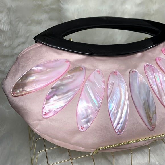 Vintage Shell Embellished Acrylic Handle Clutch - Picture 2 of 12